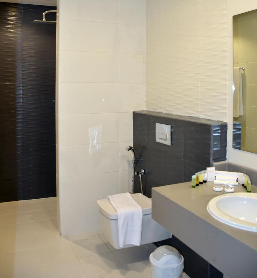 The Lodge Suites Manama Ngoại thất bức ảnh