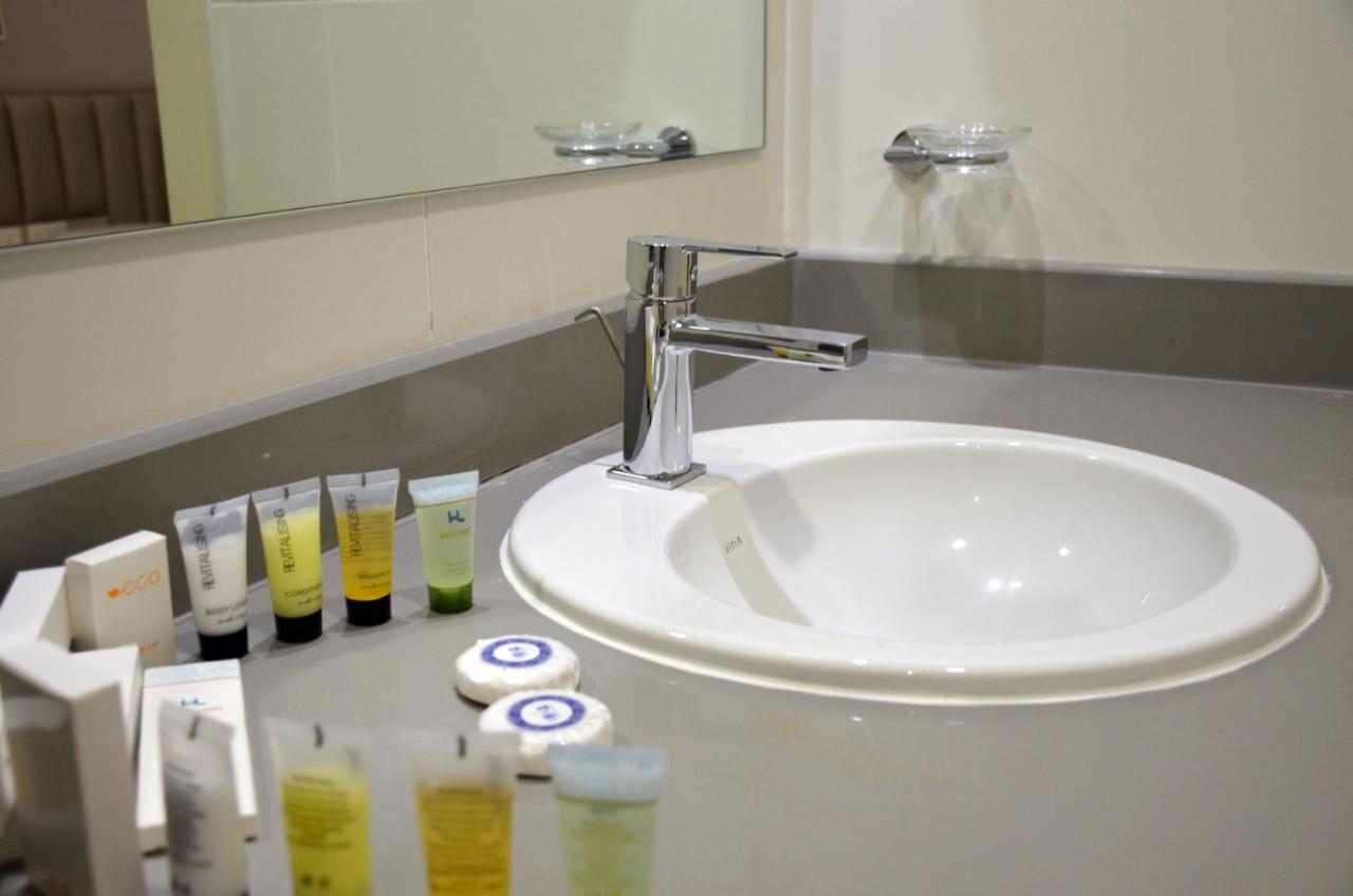 The Lodge Suites Manama Ngoại thất bức ảnh