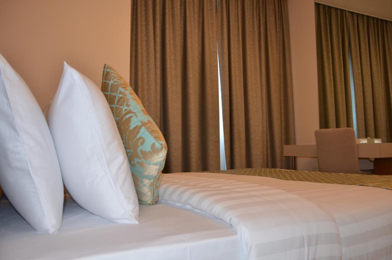 The Lodge Suites Manama Ngoại thất bức ảnh